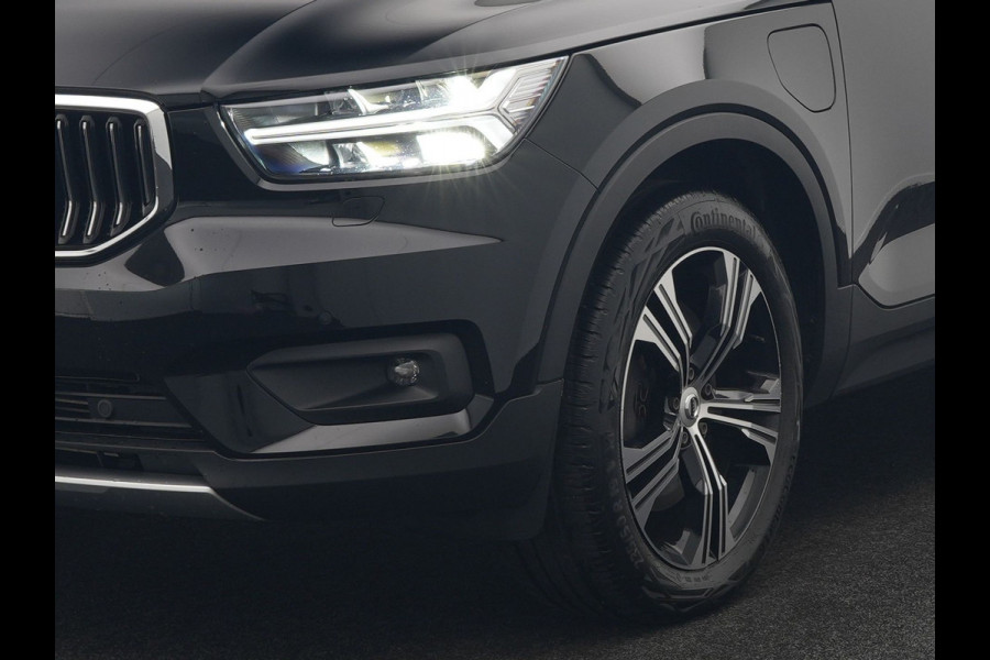 Volvo XC40 T5 Recharge Inscription PHEV 263pk Dealer O.H. | Trekhaak Af Fabriek | Adaptive Cruise | Camera | Harman / Kardon | Lederen Sportstoelen Memory & Verwarmd | Stuur Verwarmd | Keyless | Apple Carplay | Navigatie | DAB | Plug In Hybrid