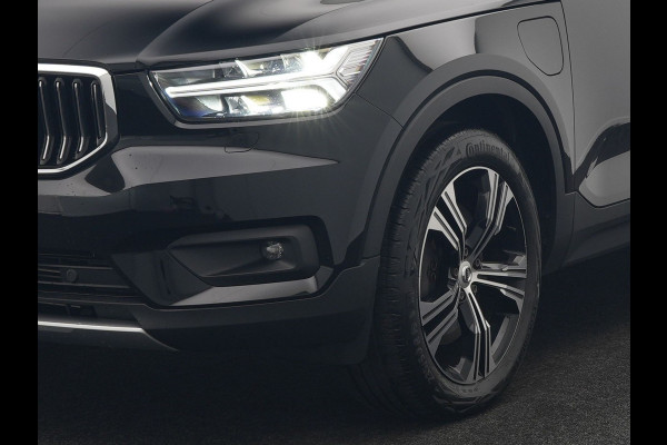 Volvo XC40 T5 Recharge Inscription PHEV 263pk Dealer O.H. | Trekhaak Af Fabriek | Adaptive Cruise | Camera | Harman / Kardon | Lederen Sportstoelen Memory & Verwarmd | Stuur Verwarmd | Keyless | Apple Carplay | Navigatie | DAB | Plug In Hybrid