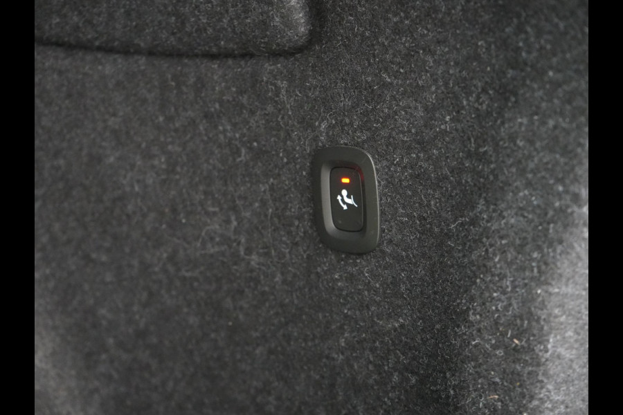 Volvo XC40 T5 Recharge Inscription PHEV 263pk Dealer O.H. | Trekhaak Af Fabriek | Adaptive Cruise | Camera | Harman / Kardon | Lederen Sportstoelen Memory & Verwarmd | Stuur Verwarmd | Keyless | Apple Carplay | Navigatie | DAB | Plug In Hybrid