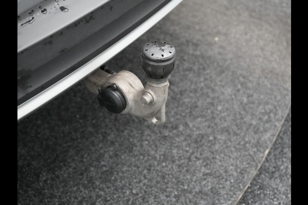 Volvo XC40 T5 Recharge Inscription PHEV 263pk Dealer O.H. | Trekhaak Af Fabriek | Adaptive Cruise | Camera | Harman / Kardon | Lederen Sportstoelen Memory & Verwarmd | Stuur Verwarmd | Keyless | Apple Carplay | Navigatie | DAB | Plug In Hybrid