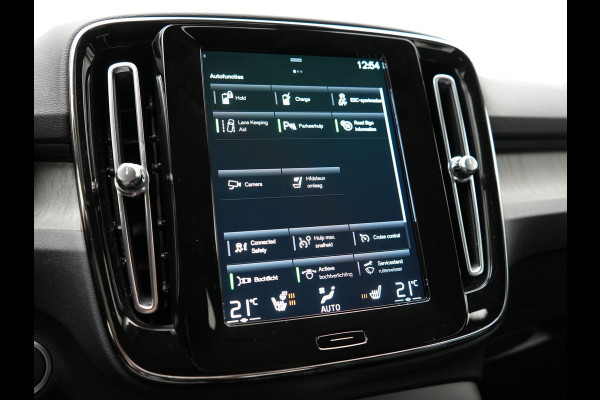 Volvo XC40 T5 Recharge Inscription PHEV 263pk Dealer O.H. | Trekhaak Af Fabriek | Adaptive Cruise | Camera | Harman / Kardon | Lederen Sportstoelen Memory & Verwarmd | Stuur Verwarmd | Keyless | Apple Carplay | Navigatie | DAB | Plug In Hybrid