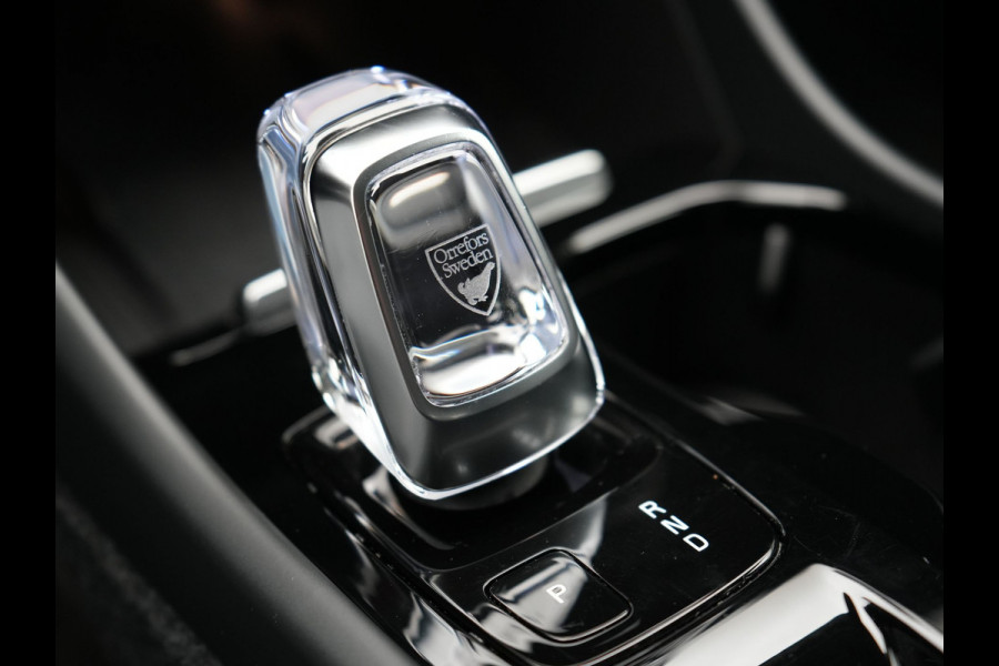 Volvo XC40 T5 Recharge Inscription PHEV 263pk Dealer O.H. | Trekhaak Af Fabriek | Adaptive Cruise | Camera | Harman / Kardon | Lederen Sportstoelen Memory & Verwarmd | Stuur Verwarmd | Keyless | Apple Carplay | Navigatie | DAB | Plug In Hybrid