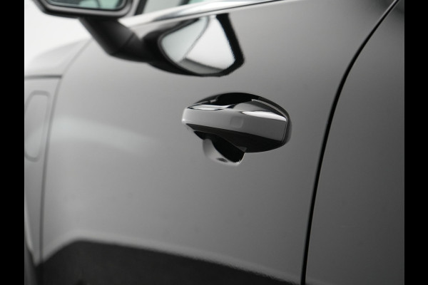Volvo XC40 T5 Recharge Inscription PHEV 263pk Dealer O.H. | Trekhaak Af Fabriek | Adaptive Cruise | Camera | Harman / Kardon | Lederen Sportstoelen Memory & Verwarmd | Stuur Verwarmd | Keyless | Apple Carplay | Navigatie | DAB | Plug In Hybrid