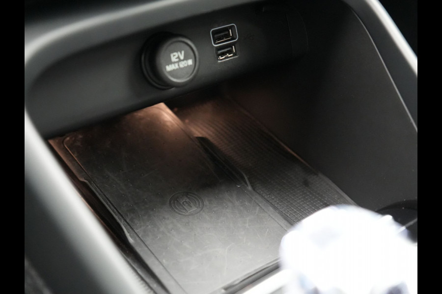 Volvo XC40 T5 Recharge Inscription PHEV 263pk Dealer O.H. | Trekhaak Af Fabriek | Adaptive Cruise | Camera | Harman / Kardon | Lederen Sportstoelen Memory & Verwarmd | Stuur Verwarmd | Keyless | Apple Carplay | Navigatie | DAB | Plug In Hybrid