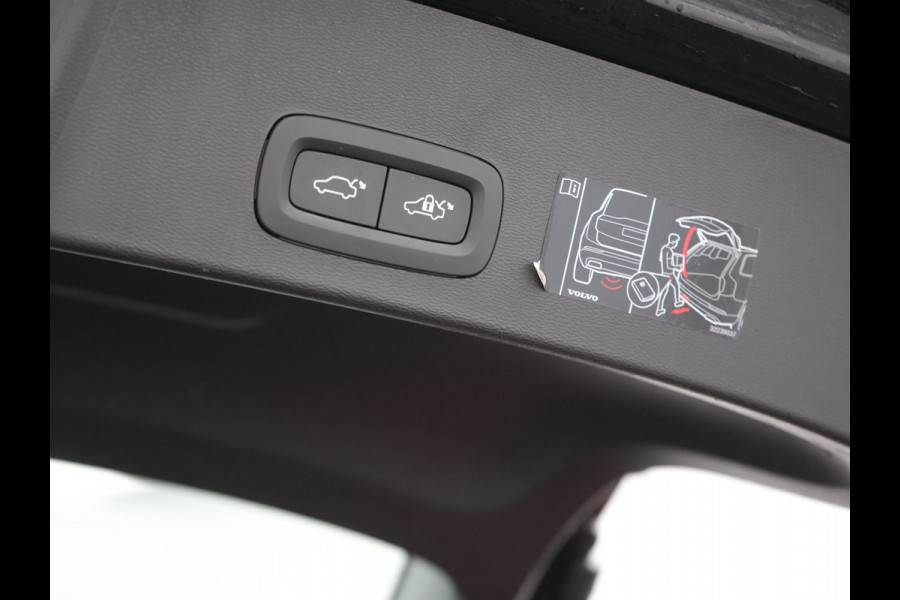 Volvo XC40 T5 Recharge Inscription PHEV 263pk Dealer O.H. | Trekhaak Af Fabriek | Adaptive Cruise | Camera | Harman / Kardon | Lederen Sportstoelen Memory & Verwarmd | Stuur Verwarmd | Keyless | Apple Carplay | Navigatie | DAB | Plug In Hybrid