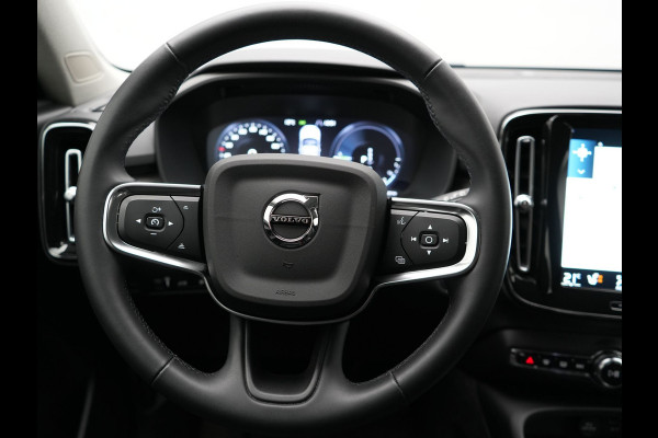 Volvo XC40 T5 Recharge Inscription PHEV 263pk Dealer O.H. | Trekhaak Af Fabriek | Adaptive Cruise | Camera | Harman / Kardon | Lederen Sportstoelen Memory & Verwarmd | Stuur Verwarmd | Keyless | Apple Carplay | Navigatie | DAB | Plug In Hybrid