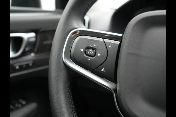 Volvo XC40 T5 Recharge Inscription PHEV 263pk Dealer O.H. | Trekhaak Af Fabriek | Adaptive Cruise | Camera | Harman / Kardon | Lederen Sportstoelen Memory & Verwarmd | Stuur Verwarmd | Keyless | Apple Carplay | Navigatie | DAB | Plug In Hybrid