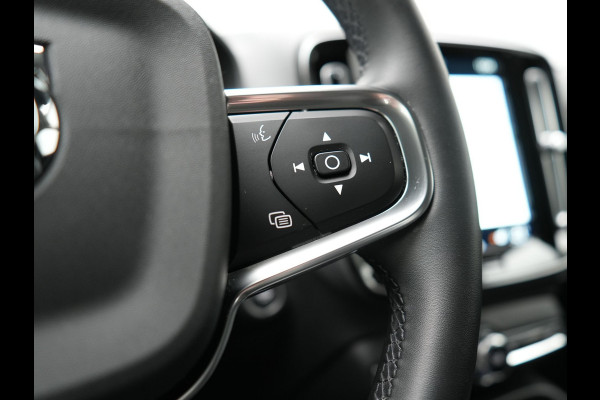 Volvo XC40 T5 Recharge Inscription PHEV 263pk Dealer O.H. | Trekhaak Af Fabriek | Adaptive Cruise | Camera | Harman / Kardon | Lederen Sportstoelen Memory & Verwarmd | Stuur Verwarmd | Keyless | Apple Carplay | Navigatie | DAB | Plug In Hybrid