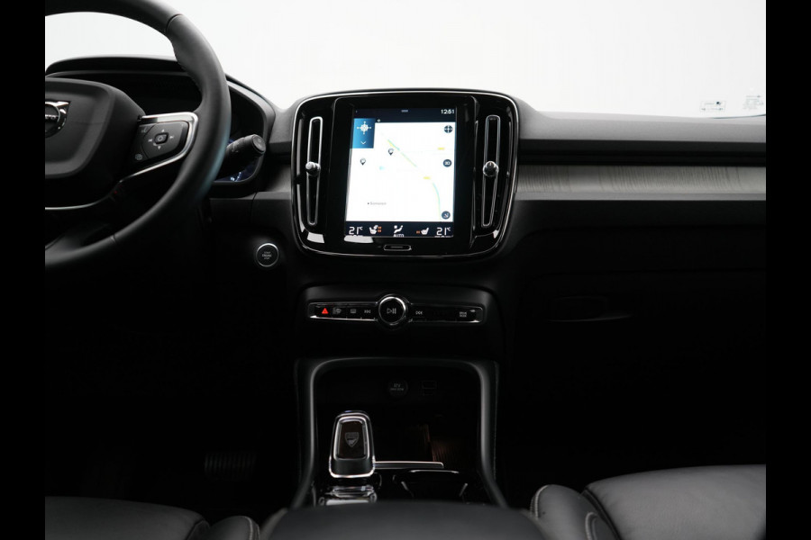 Volvo XC40 T5 Recharge Inscription PHEV 263pk Dealer O.H. | Trekhaak Af Fabriek | Adaptive Cruise | Camera | Harman / Kardon | Lederen Sportstoelen Memory & Verwarmd | Stuur Verwarmd | Keyless | Apple Carplay | Navigatie | DAB | Plug In Hybrid