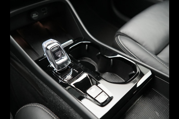 Volvo XC40 T5 Recharge Inscription PHEV 263pk Dealer O.H. | Trekhaak Af Fabriek | Adaptive Cruise | Camera | Harman / Kardon | Lederen Sportstoelen Memory & Verwarmd | Stuur Verwarmd | Keyless | Apple Carplay | Navigatie | DAB | Plug In Hybrid