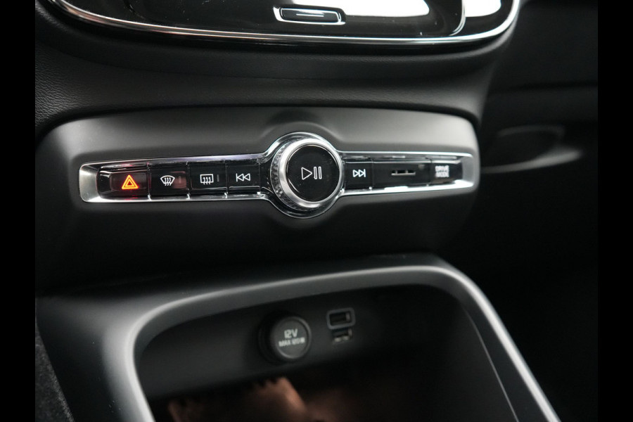 Volvo XC40 T5 Recharge Inscription PHEV 263pk Dealer O.H. | Trekhaak Af Fabriek | Adaptive Cruise | Camera | Harman / Kardon | Lederen Sportstoelen Memory & Verwarmd | Stuur Verwarmd | Keyless | Apple Carplay | Navigatie | DAB | Plug In Hybrid