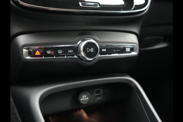 Volvo XC40 T5 Recharge Inscription PHEV 263pk Dealer O.H. | Trekhaak Af Fabriek | Adaptive Cruise | Camera | Harman / Kardon | Lederen Sportstoelen Memory & Verwarmd | Stuur Verwarmd | Keyless | Apple Carplay | Navigatie | DAB | Plug In Hybrid