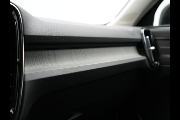 Volvo XC40 T5 Recharge Inscription PHEV 263pk Dealer O.H. | Trekhaak Af Fabriek | Adaptive Cruise | Camera | Harman / Kardon | Lederen Sportstoelen Memory & Verwarmd | Stuur Verwarmd | Keyless | Apple Carplay | Navigatie | DAB | Plug In Hybrid