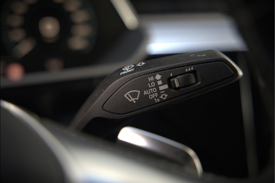 Audi e-tron Sportback 50 quattro S edition 71 kWh S-Line | Panoramadak | Stoelverwarming | Adaptive Cruise Control | Ambiance Verlichting | Memory Seat | Parkeersensoren | Keyless | Apple Carplay