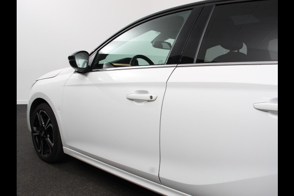 Opel Corsa 1.2 Turbo Sport Edition | Climate control | Cruise control | Panoramadak | Achteruitrijcamera | Parkeersensoren | Stuurverwarming | Stoelverwarming | Apple Carplay/ Android Auto