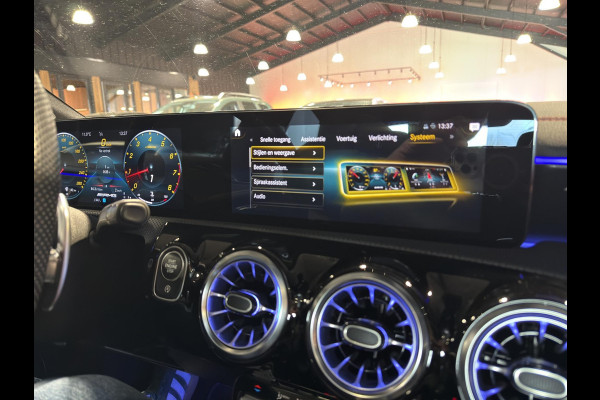 Mercedes-Benz CLA-Klasse AMG 35 4MATIC Premium Plus | Panoramadak | Burmester | Geheugen L+R | 360 Camera | Nightpakket | 19"|