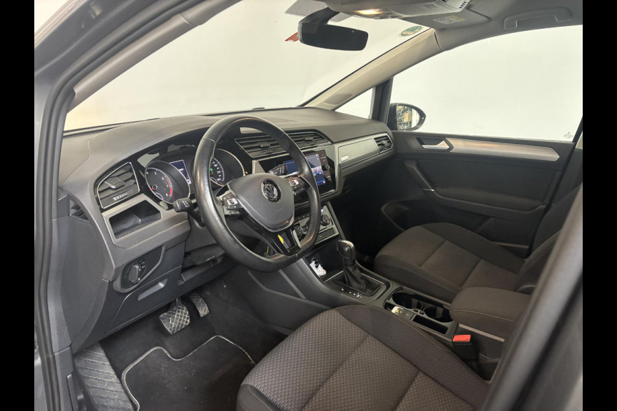 Volkswagen Touran 1.5 TSI 150pk DSG Comfortline 7p | Navigatie | Apple Carplay/Android Auto | Climate Control | Cruise Control Adaptive | Stoelverwarming | Parkeer sensoren
