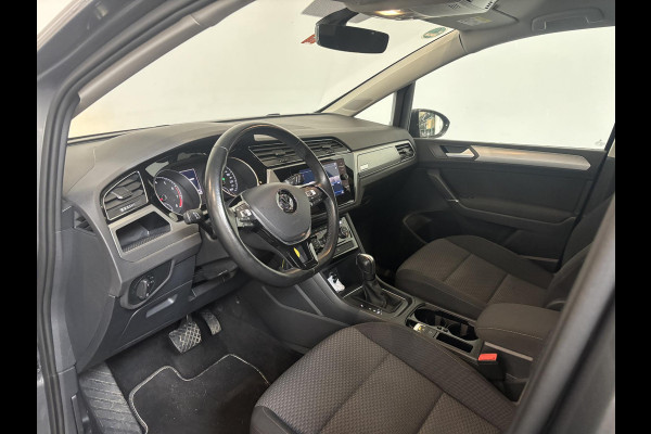 Volkswagen Touran 1.5 TSI 150pk DSG Comfortline 7p | Navigatie | Apple Carplay/Android Auto | Climate Control | Cruise Control Adaptive | Stoelverwarming | Parkeer sensoren