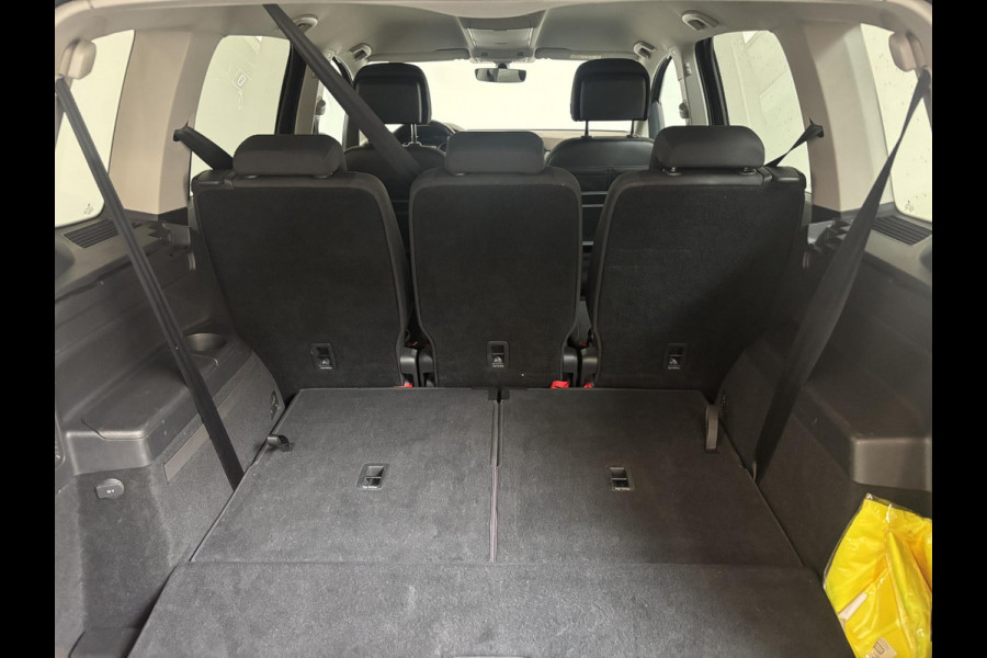 Volkswagen Touran 1.5 TSI 150pk DSG Comfortline 7p | Navigatie | Apple Carplay/Android Auto | Climate Control | Cruise Control Adaptive | Stoelverwarming | Parkeer sensoren