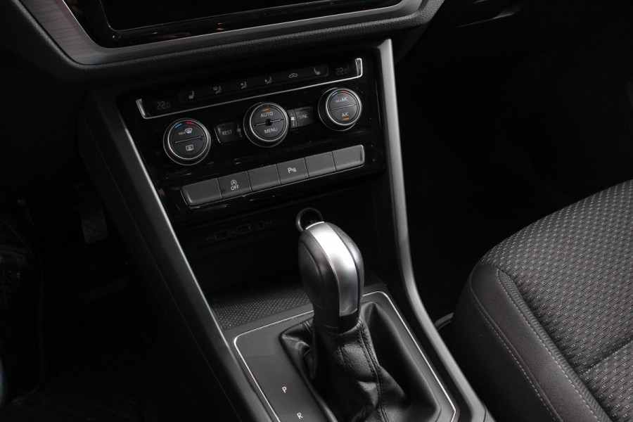 Volkswagen Touran 1.5 TSI 150pk DSG Comfortline 7p | Navigatie | Apple Carplay/Android Auto | Climate Control | Cruise Control Adaptive | Stoelverwarming | Parkeer sensoren