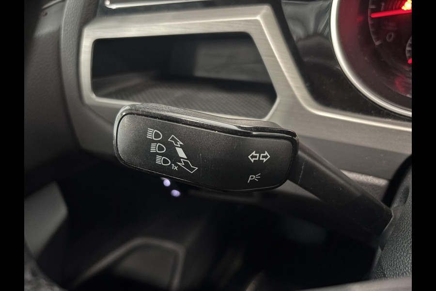 Volkswagen Touran 1.5 TSI 150pk DSG Comfortline 7p | Navigatie | Apple Carplay/Android Auto | Climate Control | Cruise Control Adaptive | Stoelverwarming | Parkeer sensoren