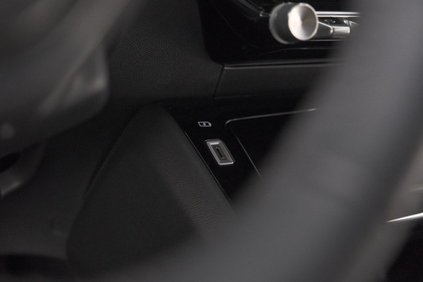 Peugeot e-208 EV Allure 50 kWh | Parkeersensoren | Apple Carplay | Climate Control | 3-fasen