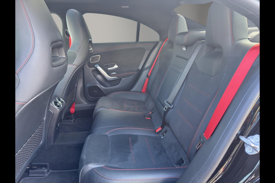 Mercedes-Benz CLA-Klasse AMG 35 4MATIC Premium Plus | Panoramadak | Burmester | Geheugen L+R | 360 Camera | Nightpakket | 19"|
