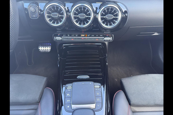 Mercedes-Benz CLA-Klasse AMG 35 4MATIC Premium Plus | Panoramadak | Burmester | Geheugen L+R | 360 Camera | Nightpakket | 19"|
