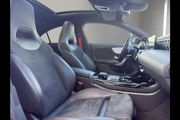 Mercedes-Benz CLA-Klasse AMG 35 4MATIC Premium Plus | Panoramadak | Burmester | Geheugen L+R | 360 Camera | Nightpakket | 19"|