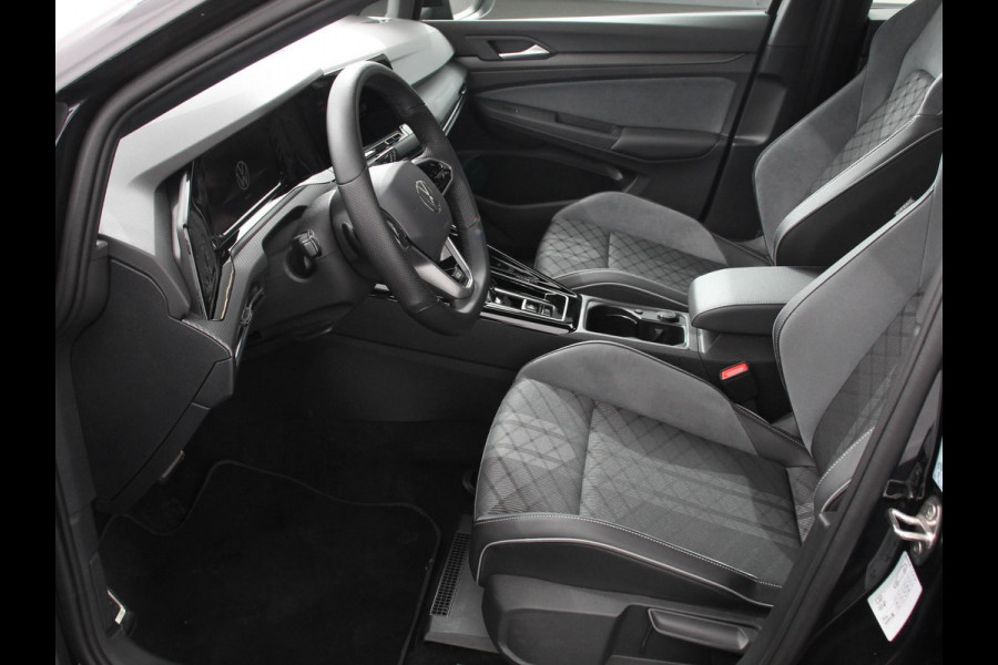 Volkswagen Golf 1.5 eTSI R-Line | Climate Control | Apple carplay/ Andriod Auto | Achteruitrij camera | Parkeersensoren | Sfeerverlichting | Lichtmetalen velgen | Led lampen