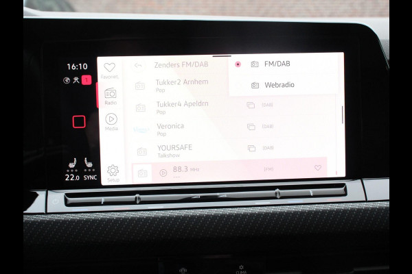 Volkswagen Golf 1.5 eTSI R-Line | Climate Control | Apple carplay/ Andriod Auto | Achteruitrij camera | Parkeersensoren | Sfeerverlichting | Lichtmetalen velgen | Led lampen