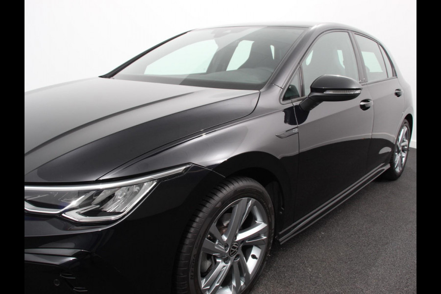 Volkswagen Golf 1.5 eTSI R-Line | Climate Control | Apple carplay/ Andriod Auto | Achteruitrij camera | Parkeersensoren | Sfeerverlichting | Lichtmetalen velgen | Led lampen