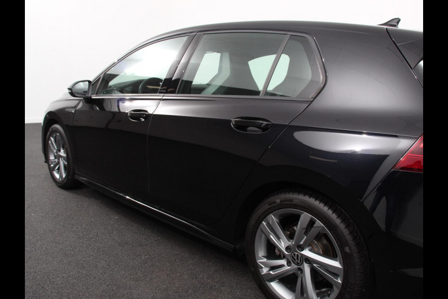 Volkswagen Golf 1.5 eTSI R-Line | Climate Control | Apple carplay/ Andriod Auto | Achteruitrij camera | Parkeersensoren | Sfeerverlichting | Lichtmetalen velgen | Led lampen