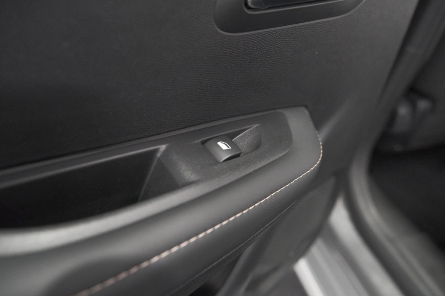 Peugeot 208 PureTech 100 Allure | Apple Carplay | Parkeersensoren | Climate Control