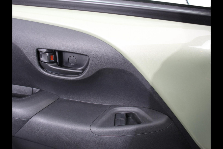 Peugeot 108 1.0 e-VTi Style | Navigatie | Android Auto | Airco | Camera | Stoelverwarming | Extra Getint Glas | 5 drs