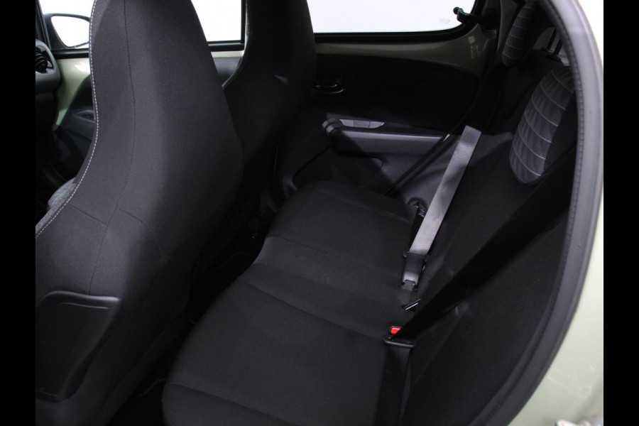 Peugeot 108 1.0 e-VTi Style | Navigatie | Android Auto | Airco | Camera | Stoelverwarming | Extra Getint Glas | 5 drs