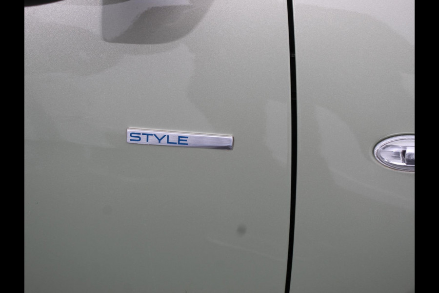 Peugeot 108 1.0 e-VTi Style | Navigatie | Android Auto | Airco | Camera | Stoelverwarming | Extra Getint Glas | 5 drs