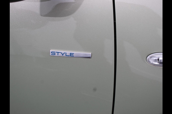 Peugeot 108 1.0 e-VTi Style | Navigatie | Android Auto | Airco | Camera | Stoelverwarming | Extra Getint Glas | 5 drs