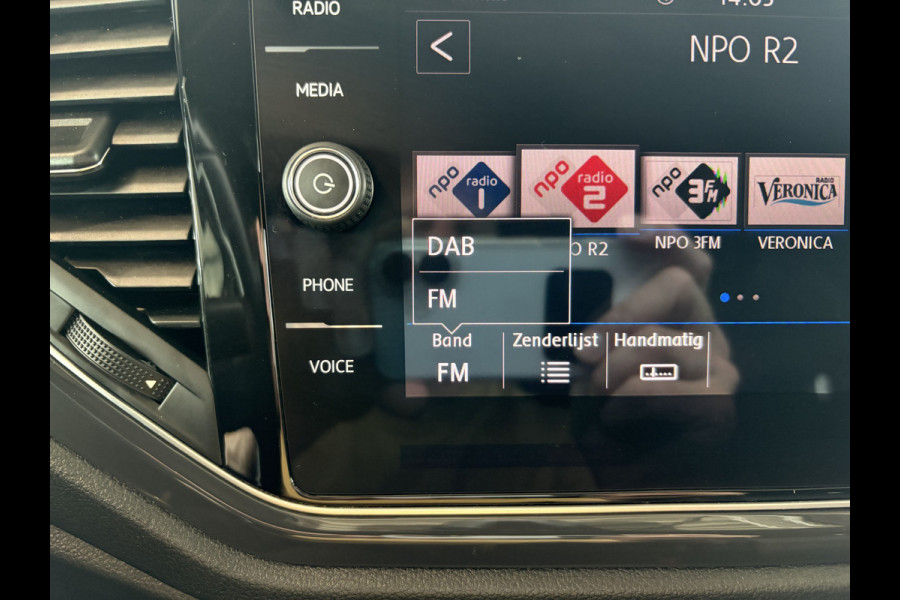 Volkswagen T-Roc 1.5 TSi 150PK DSG Sport Bns R-Line AFN.TREKHAAK/19INCH/CAMERA/NAVI/VIRTUAL/CARPLAY/PDC