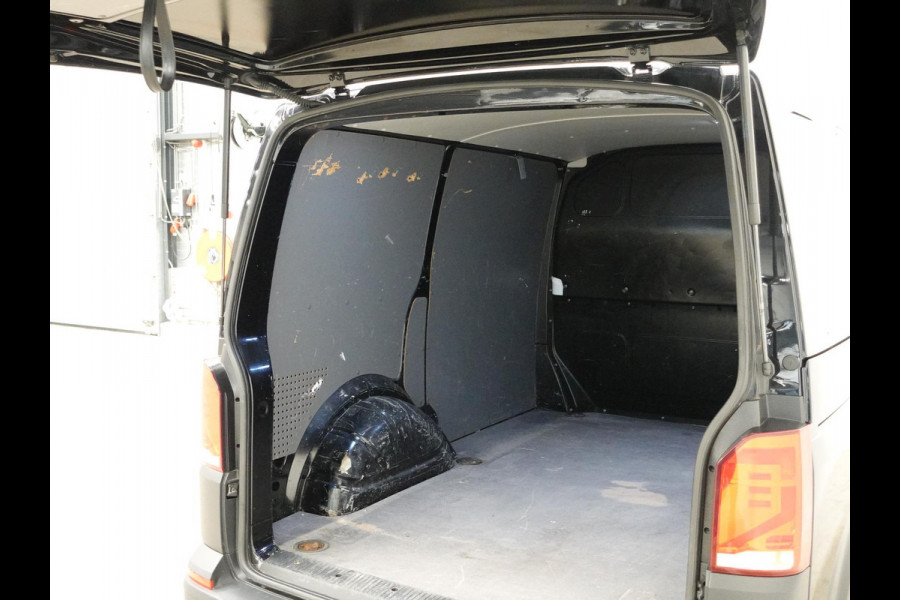 Volkswagen Transporter 110pk L1H1 Airco Cruise control Trekhaak Camera Apple Carplay/Android Auto