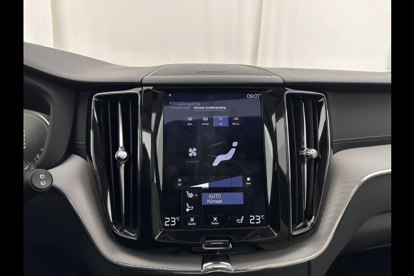Volvo XC60 2.0 T8 Twin Engine AWD Inscription Aut. *PANO | HEAD-UP | LEATHER | FULL-LED | MEMORY-PACK | HARMAN/KARDON | TOP-VIEW | DIGI-COCKPIT | KEYLESS | HEATED-SPORTSEATS | NAVI-FULLMAP | ECC | PDC | ADAPTIVE-CRUISE | 20''ALU | TOWBAR
