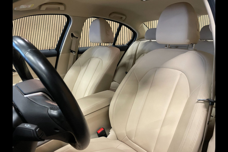 BMW 3-serie 330e High Executive|184 PK|VOLLEDER|DIGITAL COCKPIT|APPLE CARPLAY/ANDROID|CAMERA|NAVIGATIE|LMV|PDC|