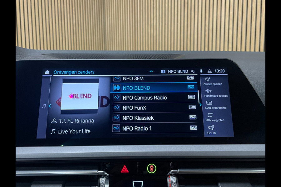 BMW 3-serie 330e High Executive|184 PK|VOLLEDER|DIGITAL COCKPIT|APPLE CARPLAY/ANDROID|CAMERA|NAVIGATIE|LMV|PDC|