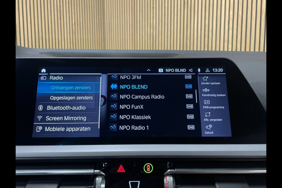 BMW 3-serie 330e High Executive|184 PK|VOLLEDER|DIGITAL COCKPIT|APPLE CARPLAY/ANDROID|CAMERA|NAVIGATIE|LMV|PDC|