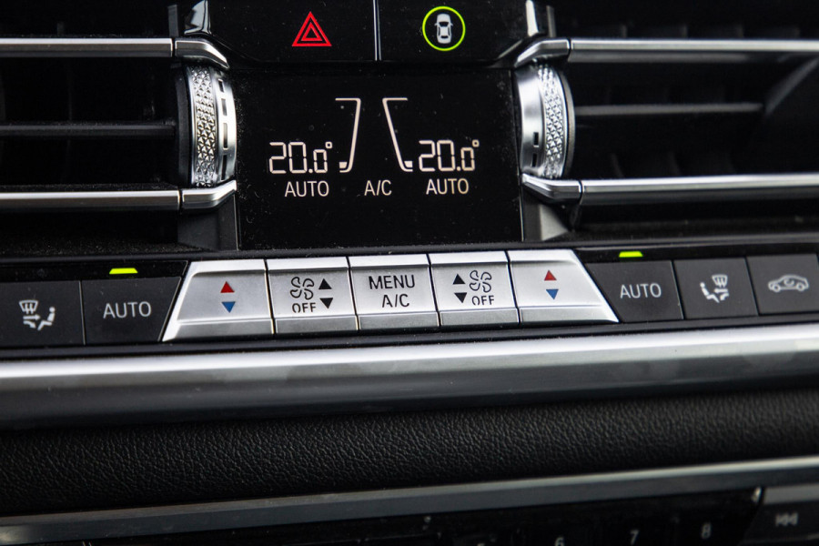 BMW X5 xDrive45e CARPLAY / CAMERA / DEALER ONDERHOUDEN /  LEER / STOELVERWARMING / BLACK ON BLACK