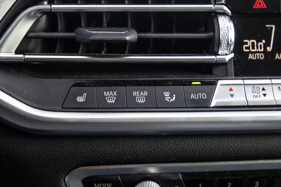 BMW X5 xDrive45e CARPLAY / CAMERA / DEALER ONDERHOUDEN /  LEER / STOELVERWARMING / BLACK ON BLACK