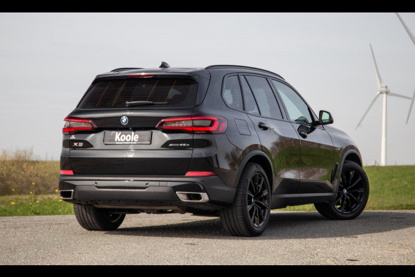 BMW X5 xDrive45e CARPLAY / CAMERA / DEALER ONDERHOUDEN /  LEER / STOELVERWARMING / BLACK ON BLACK
