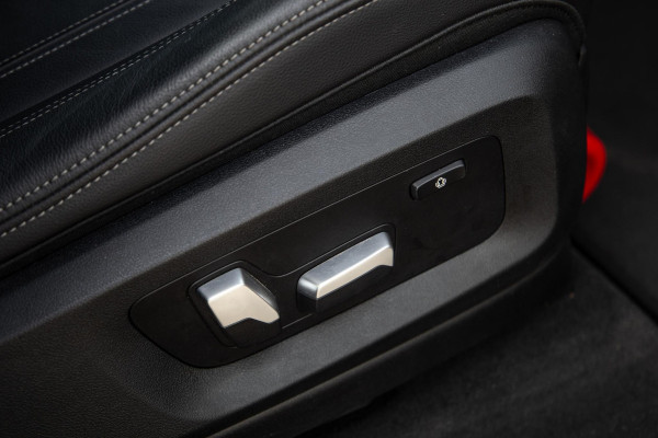 BMW X5 xDrive45e CARPLAY / CAMERA / DEALER ONDERHOUDEN /  LEER / STOELVERWARMING / BLACK ON BLACK