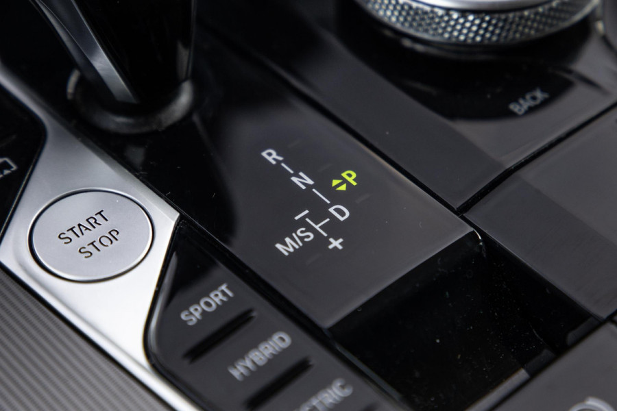 BMW X5 xDrive45e CARPLAY / CAMERA / DEALER ONDERHOUDEN /  LEER / STOELVERWARMING / BLACK ON BLACK