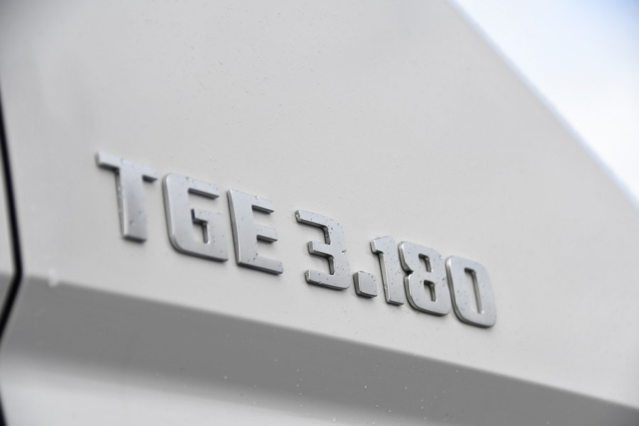 MAN TGE 3.180 35 2.0 L3H2 PB Edition Adaptieve Cruise, Camera, Carplay, 177pk, Stoelverwarming, LED, Automaat, Sensoren, Trekhaak, Uniek!